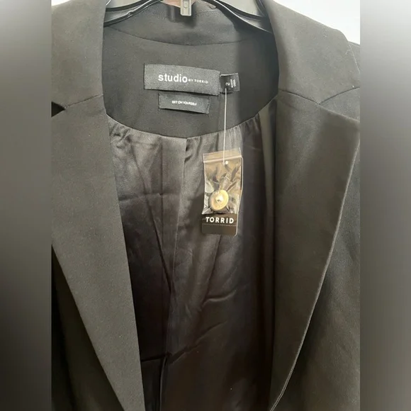 NWT Torrid Black Blazer - Picture 2 of 4